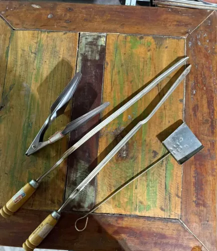 KIT DE UTENSÍLIOS PARA CHURRASQUEIRA
