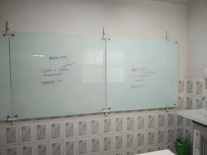 Quadro de vidro para cursos e escolas