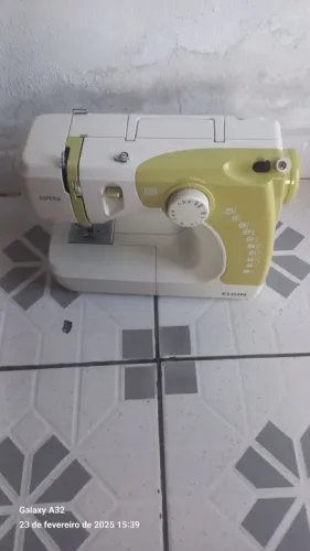 Máquina de Costura Elgin Superia