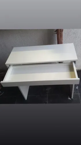 Mesa nova para estudo ou escritório e máquiagem e manicure 