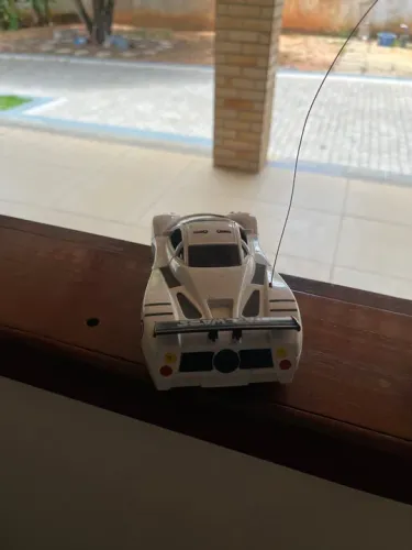 Carrinho de corrida para controle remoto