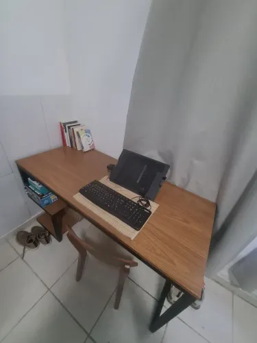 Mesa de trabalho (casa ou escritório) Staal Design em Aço e Madeira leve R$280.