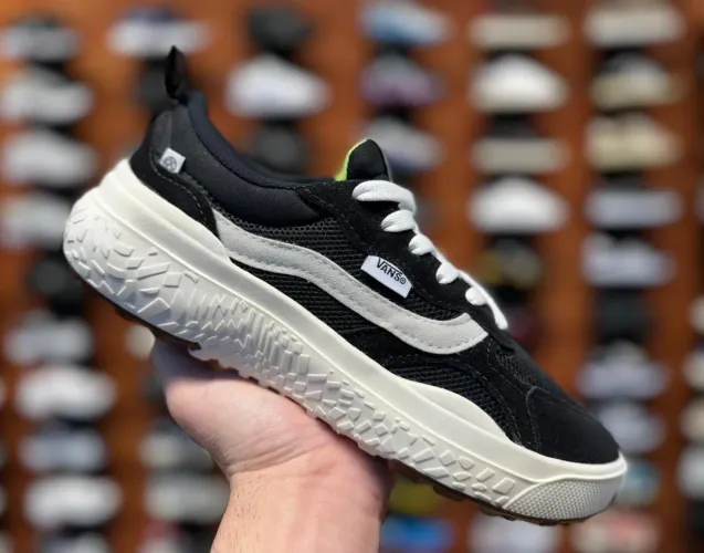 Tênis Vans UltraRange EXO Preto