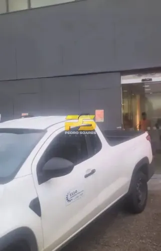 Prédio comercial para locação na principal de Mangabeira