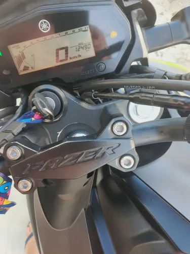 Vendo uma moto Yamaha fazer com pneus novos IPVA PGO só pra pegar e andar 