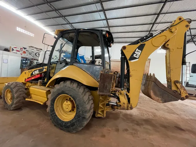 Retroescavadeira Caterpillar 416E 4x4 2013