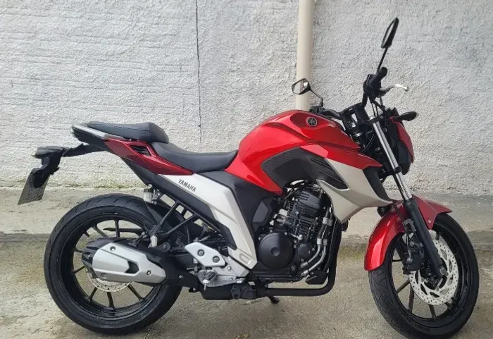 Yamaha FZ25 2020 - Moto potente e econômica