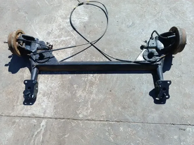 ?Eixo traseiro Ford Escort 97-02