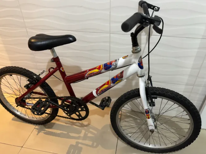 Bicicleta infantil aro 20 super Homem ótimo estado!