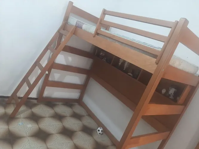 Beliche de Madeira com Escada