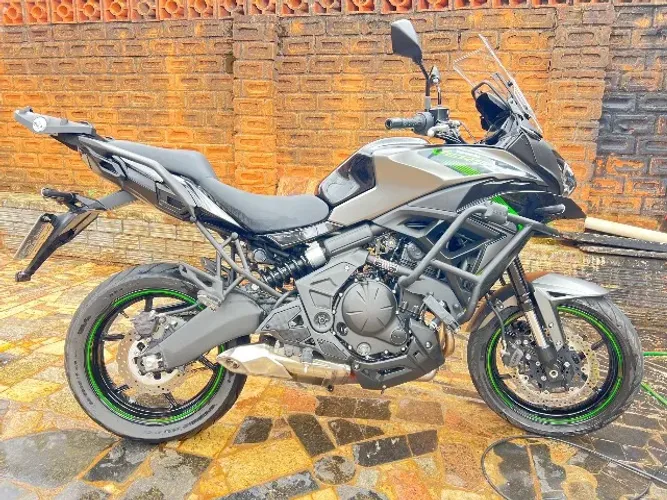 Oportunidade Versys 650 2025 na garantia até maio de 2026