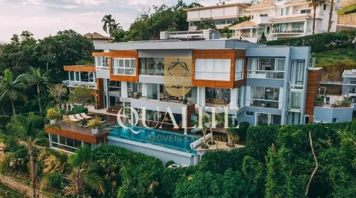 Casa a venda Florianópolis Cacupé condomínio fechado 6 suítes 1.350m² área construída