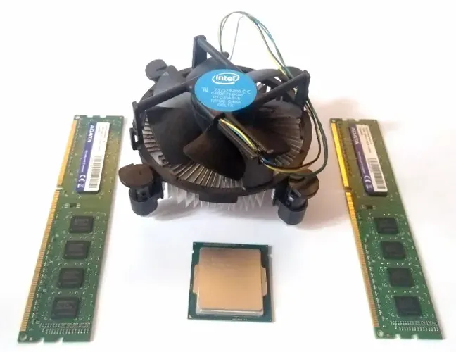 Kit Processador Intel Pentium G3250 / 4GB DDR3 1600 MHZ (x2) / Cooler