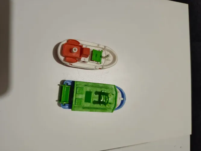 2 barcos Kinder anos 90
