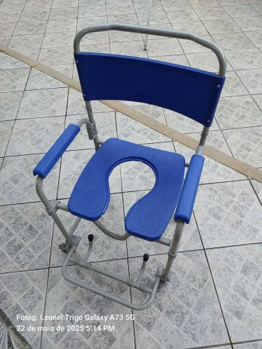 Cadeira de Banho com Assento Sanitário