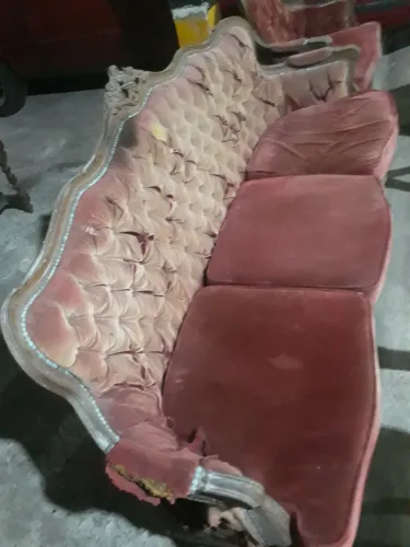 Sofá 3 lugares estilo Luiz XV 