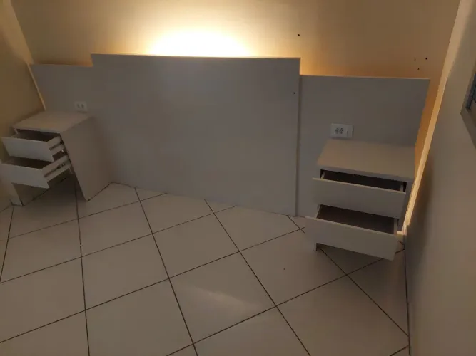 Cabeceira  de cama de casal queem size com gaveteiros tomada e lâmpada 