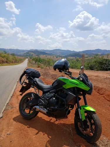 Kawasaki Versys 650cc impecável.  Troco por pick up Strada,  courier,  Montana,  saveiro .