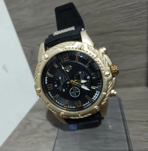 Relógio Masculino Dourado com Pulseira Preta
