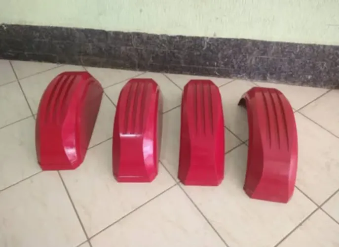 Kit 4 peças para-lamas de plástico para carretinha já pintados. (Vermelho)
