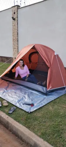 Barraca COLEMAN modelo HOOLIGAN para 2 pessoas acompanha colchão inflável de casal