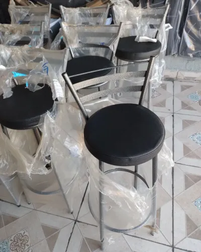 Banquetas atlas com Encosto e Assento Estofado - Conforto e Estilo!
