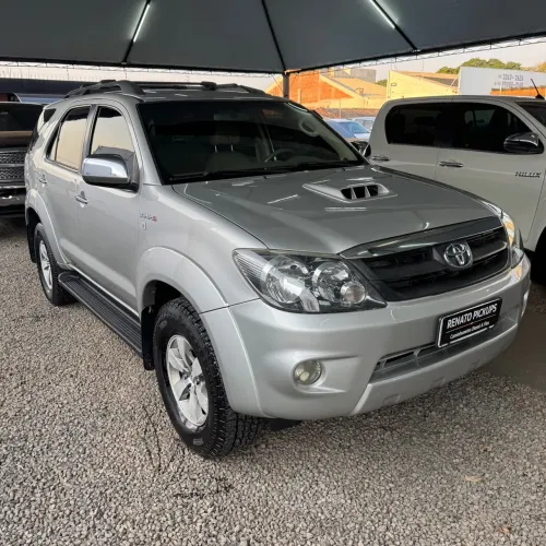 TOYOTA SW4 SRV 3.0 4X4 DIESEL - 5 LUGARES 