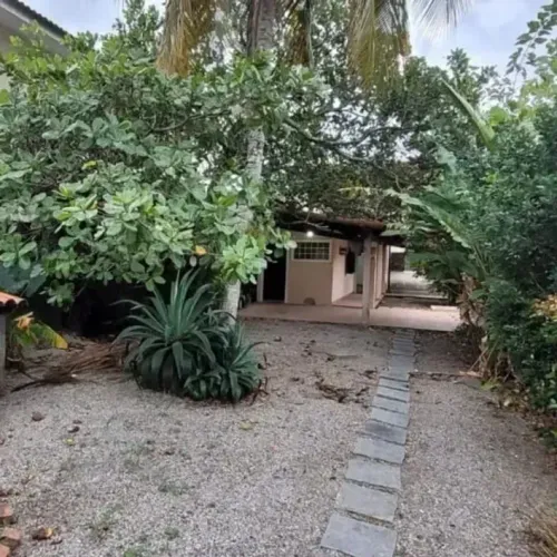 Vendo casa com quintal em Marcílio de Noronha Viana