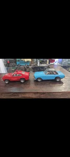 2 Carrinhos em Lata produzidos no Japão