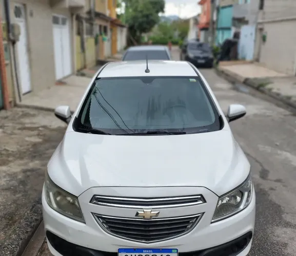 Chevrolet Onix Hatch LT 1.0 8V Flex Power Mec. 4P 2014