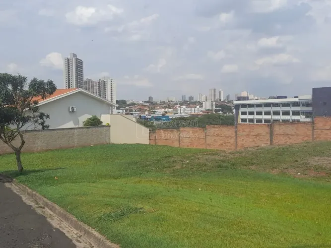 Terreno à venda no Condomínio Altos do Jaraguá em Araraquara