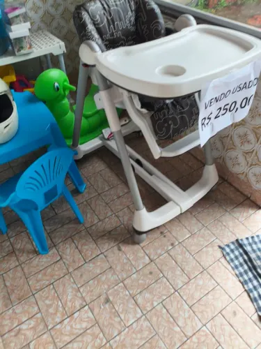 Cadeira de alimentação para Bebê apenas 500 reais novíssima