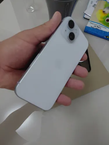 IPhone 15 - Muito novo - Branco