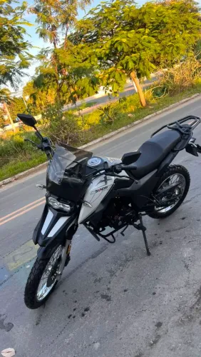 Moto TOP. Novíssima. Shineray SHI 175, 2025, branca, único dono. VALOR R$12.800,00.