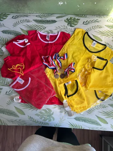 Kit Coletes de Futebol Amarelo e Vermelho