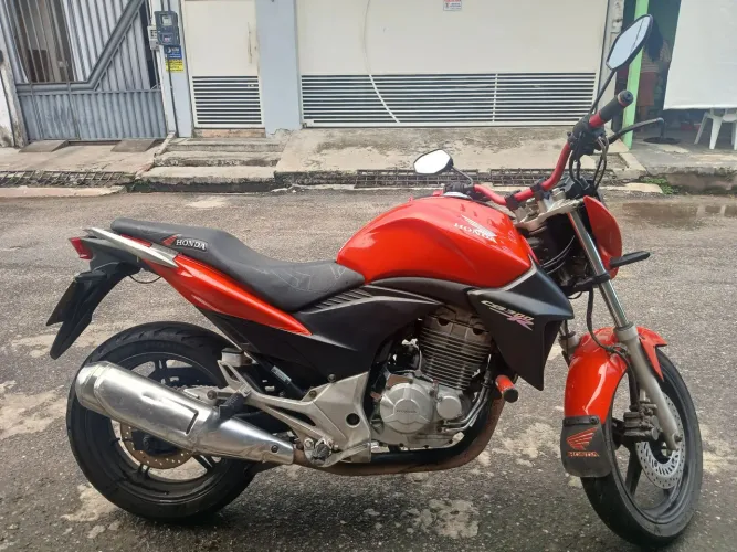 Vende-se moto 