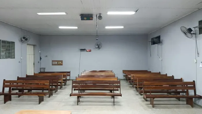 Vendo bancos de madeira 