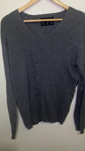 suéter gola V - tamanho M cinza - Calvin Klein Jeans