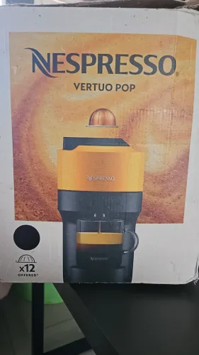 Cafeiteira Nespresso Vertuo Popo NOVA cor preto com 12 cápsulas