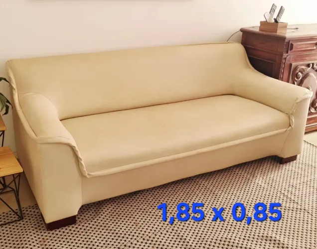 Sofá em couro com 3 lugares
