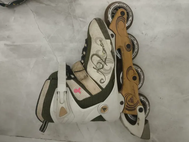 Vendo um patins número 35 