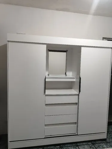 Guarda roupa semi novo - R$ 750,00
