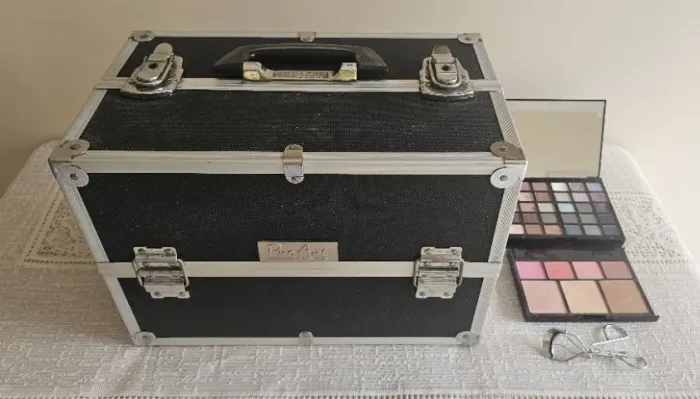 Maleta de Maquiagem Profissional Grande + Estojo de Maquiagem Completo (Brinde)