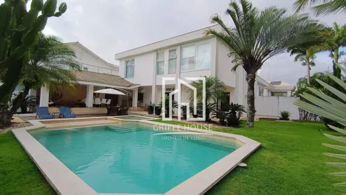 CASA À VENDA NO CONDOMÍNIO MALIBÚ NA BARRA DA TIJUCA COM SEGURANÇA 24 HORAS.