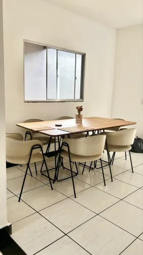 Conjunto mesa de jantar 6 lugares de madeira maciça