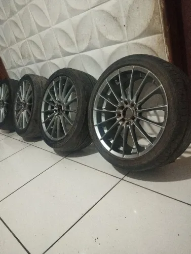 Vende rodas de liga leve 18 furação 4 por 100 4% e 8 tá no gol par de Fiat Chevrolet