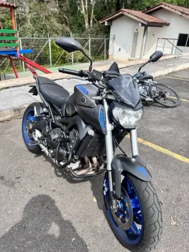 MT-09 em excelente condições.