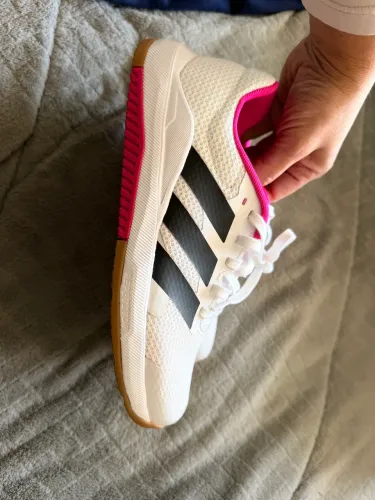 Tênis adidas