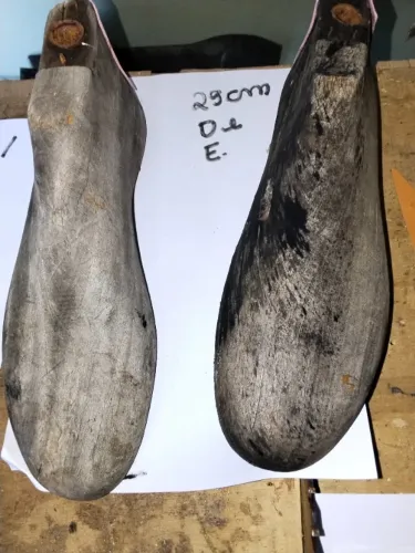 Formas de sapato de madeira antigas