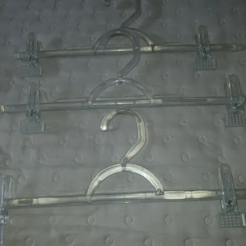 Cabides de acrilico com presilhas